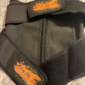 Waist trainer never worn too small for me size Large